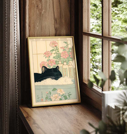 Entspannende japanische schwarze Katze in der Badewanne